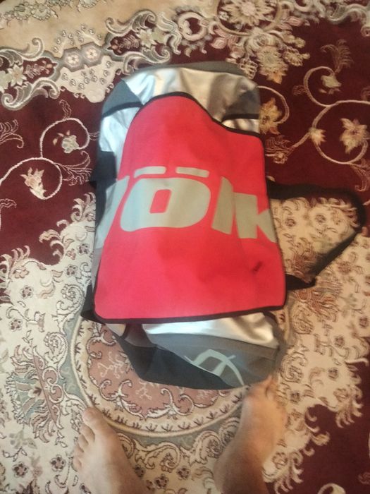 сумки дорожні одна жіноча роз45/30 червона друга розмір65/35