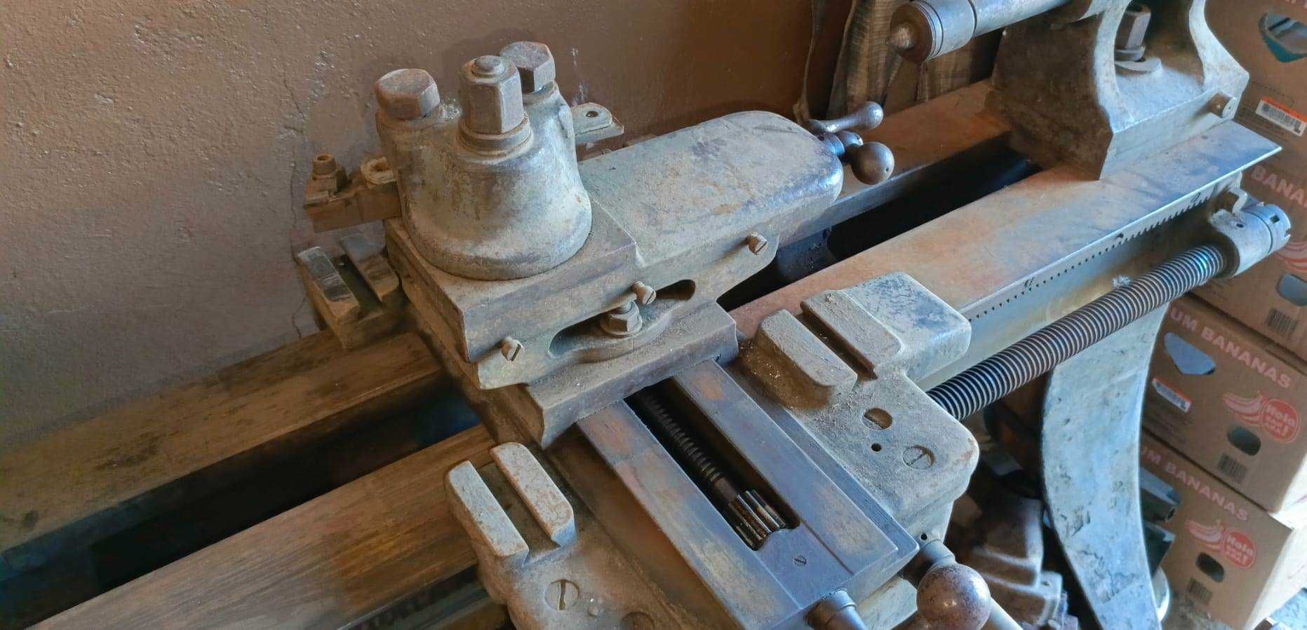 Tokarka używana duża 900 mm stabilna solidna stary dobry materiał