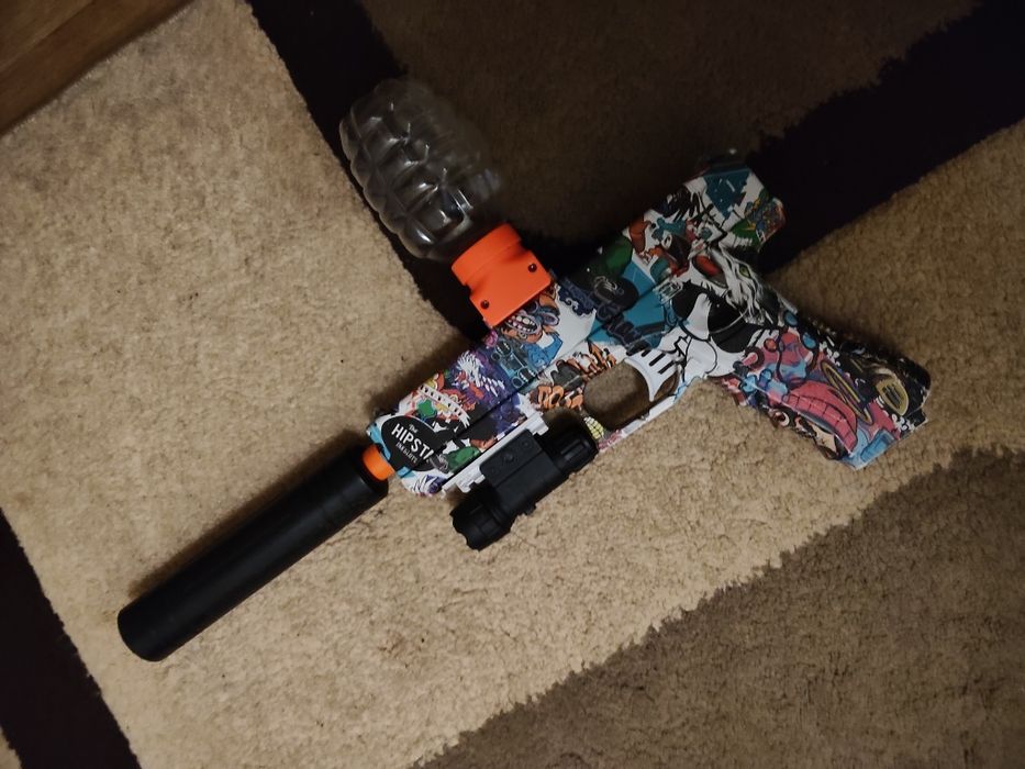 Игрушечный пистолет