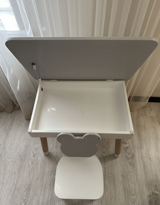 Столик, парта дитяча