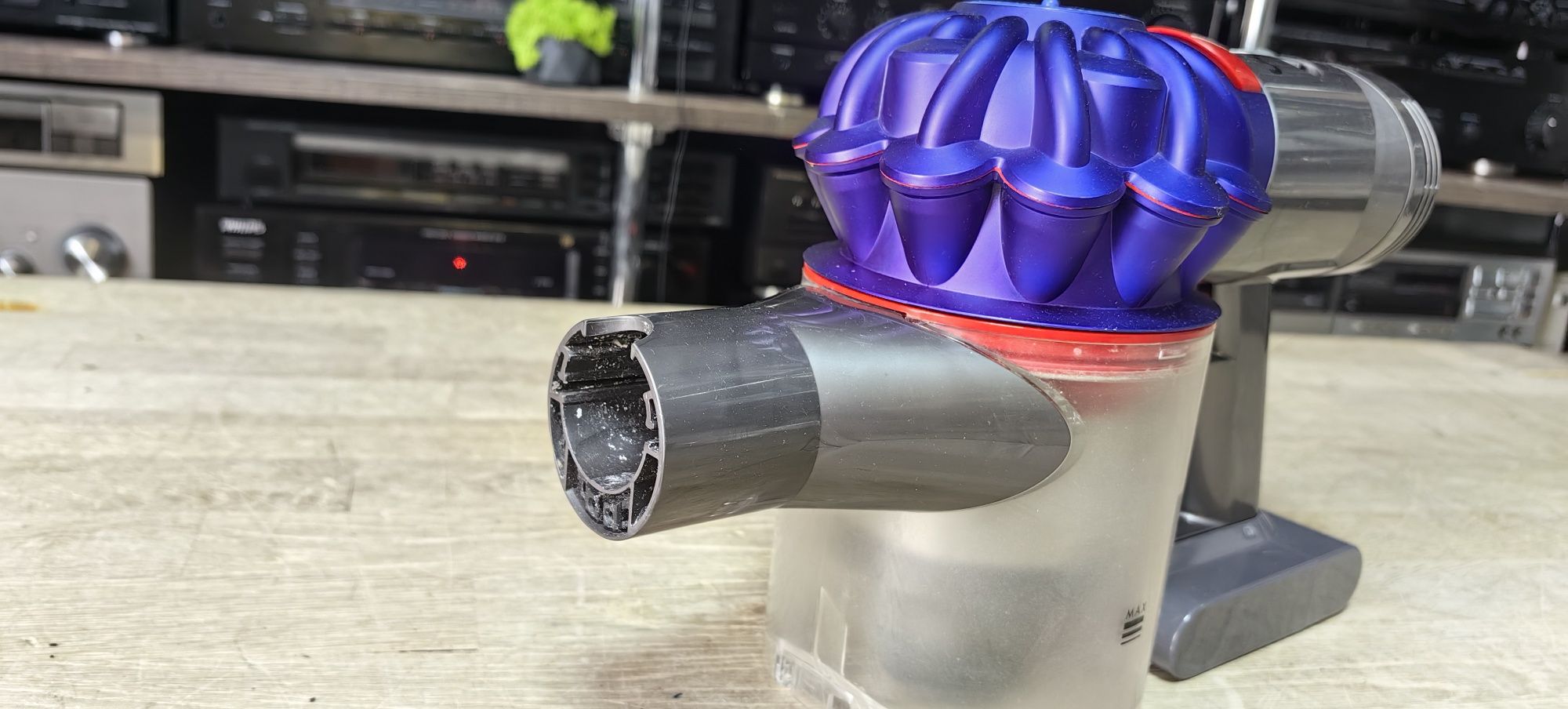 Бездротовий пилосмок Dyson V7
