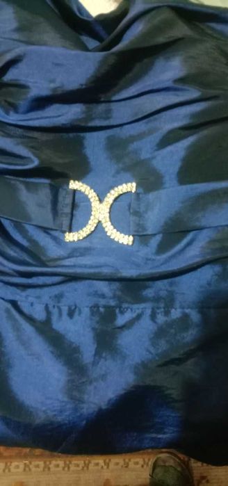 Вечірня сукня без бретелів василькового кольору