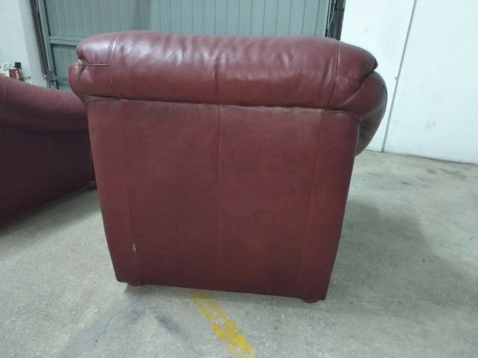 Sofás terno+poltrona em pele