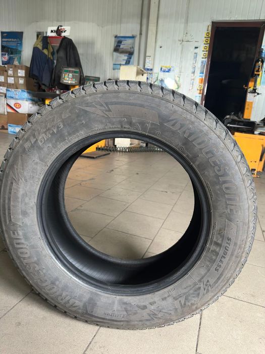 Шини б/в. зима 235/65/18. Bridgestone Blizzak DM-V3