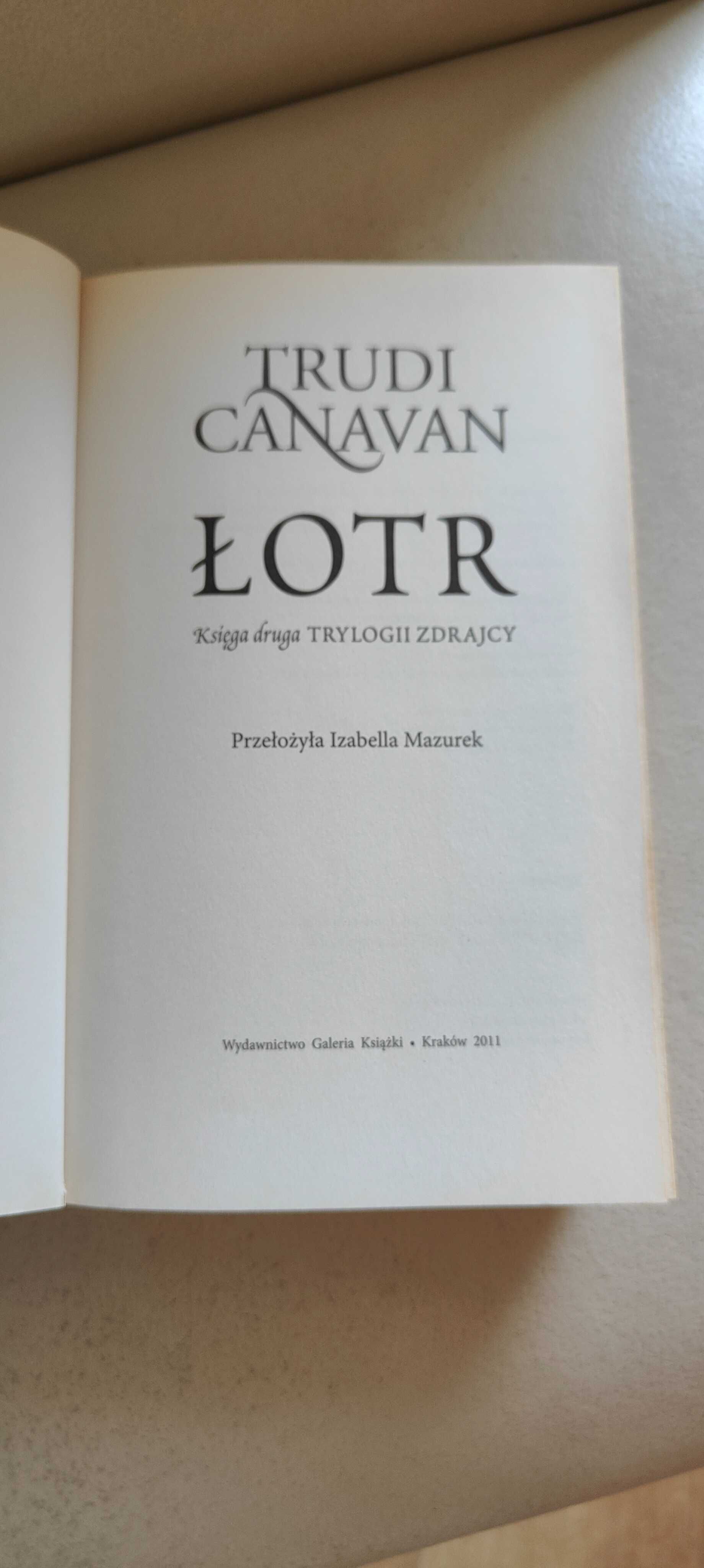 Łotr. Trudi Canavan