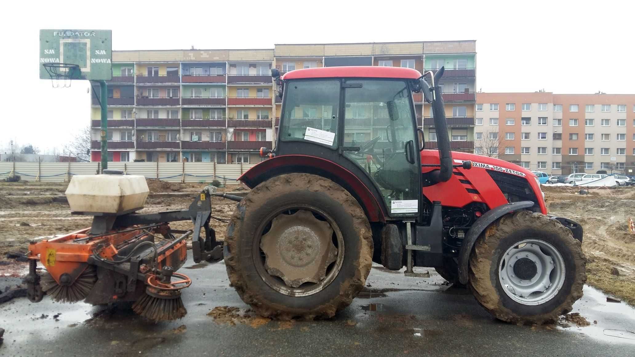 Wypożycz wynajmij ciągnik traktor zamiatarkę pozimowe zamiatanie dróg