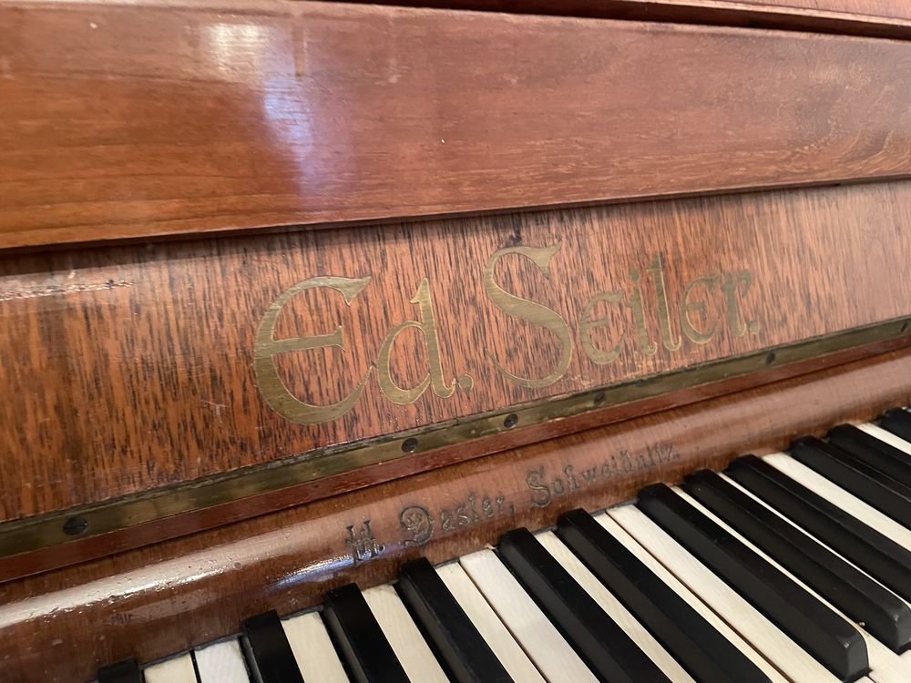 Pianino Ed Seiler.