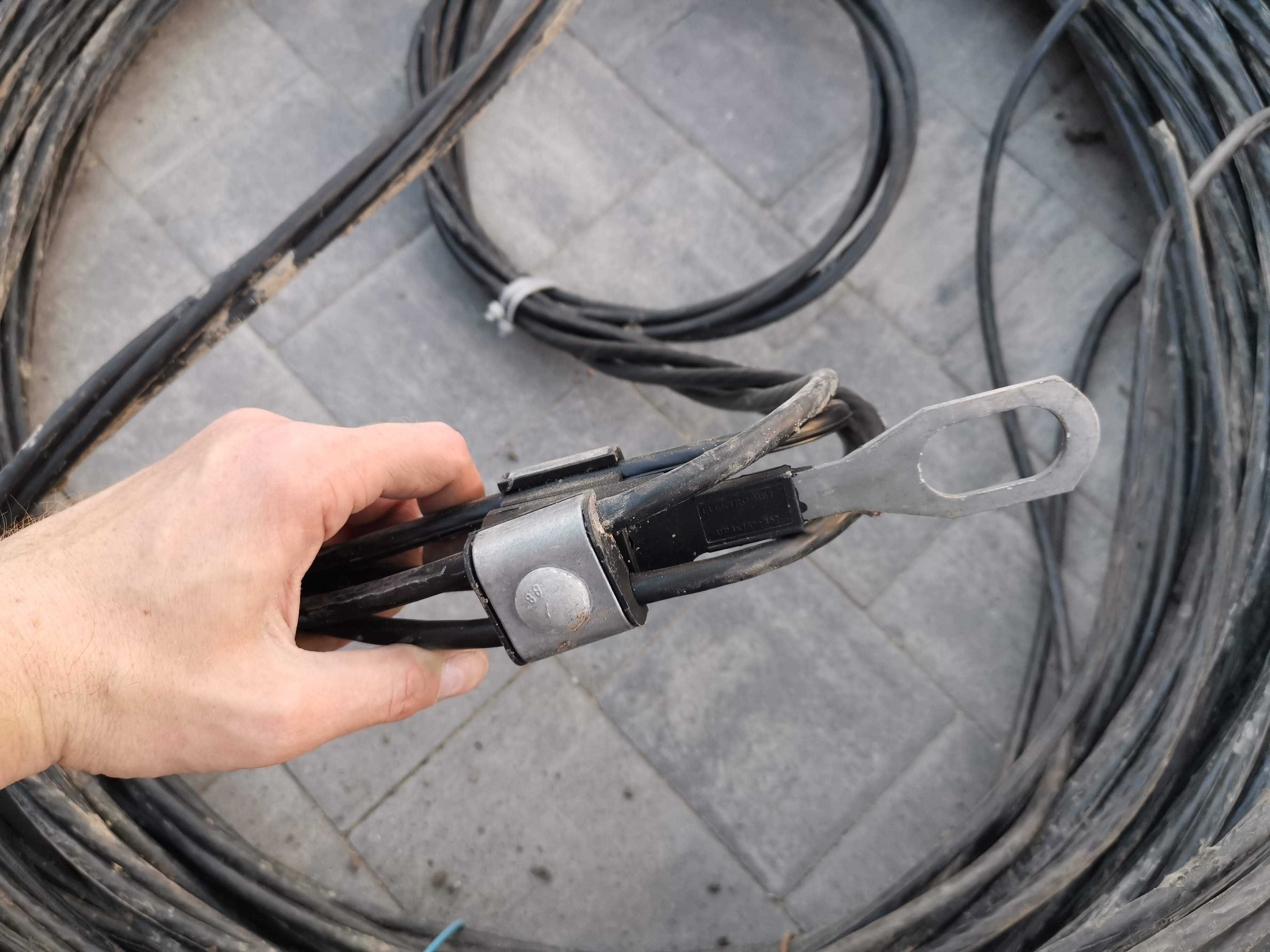 Kabel napowietrzny z mocowaniem 50m