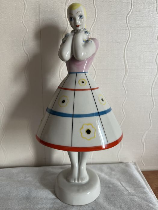 Девушка с букетом Барановка