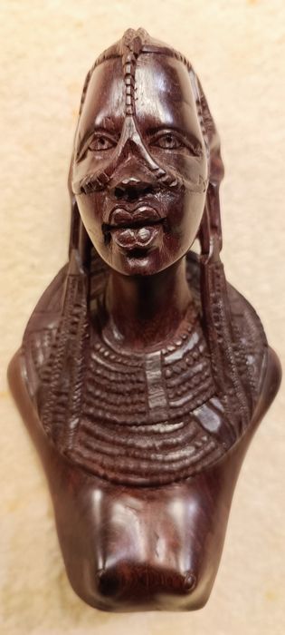 Par de Bustos - Esculturas Africanas - Madeira exótica