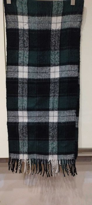 Szalik w kolorach zieleni.