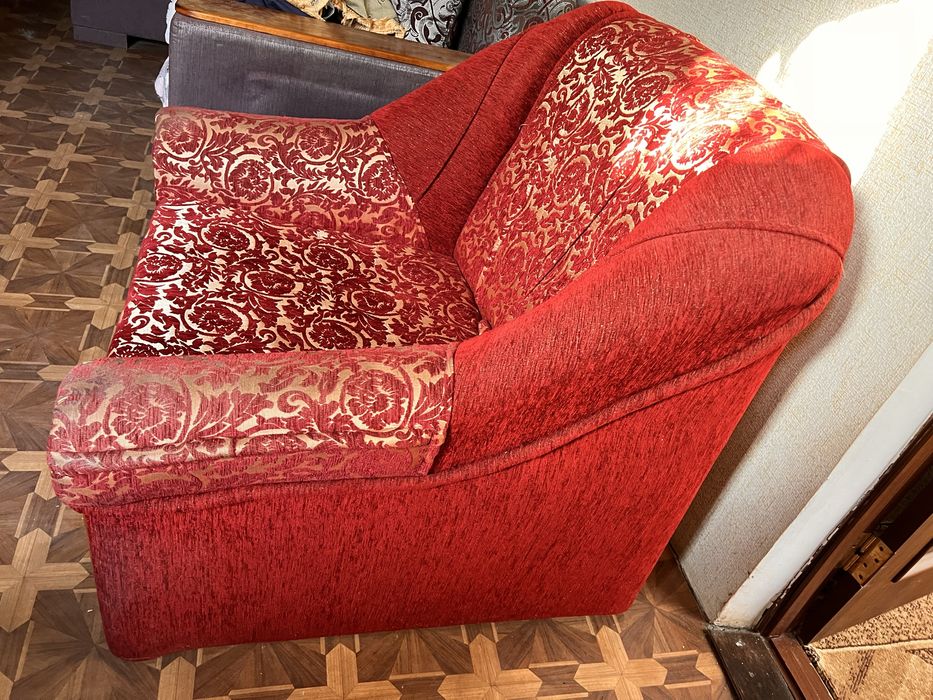 Продам в отличном состоянии мебель диван и кресло