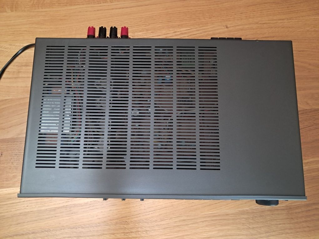 Amplituner NAD 7020i