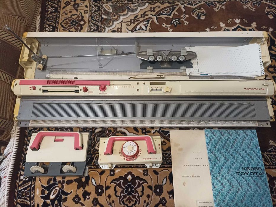 Однофонтурнана  В'язальна машина Toyota KS 858