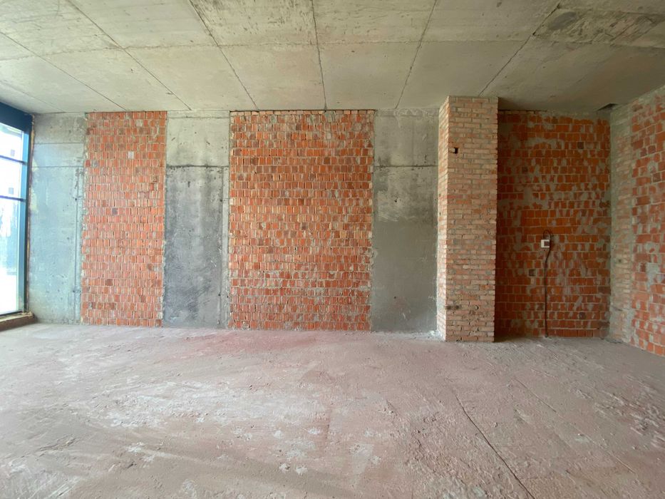 Оренда 60м2, 1 рік - 1грн., 2 рік - 18000грн., вул. К. Мікльоша 20А.