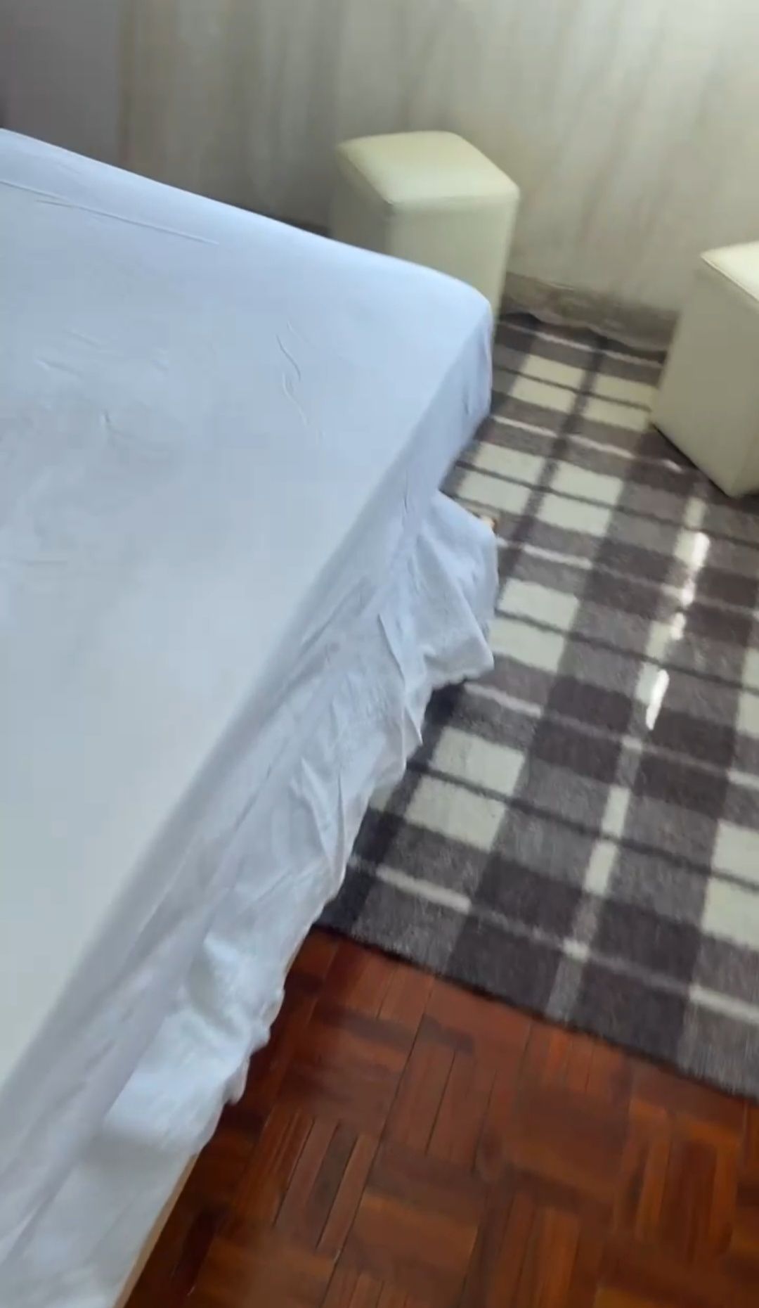 Arrendam-se quarto com cama de Casal