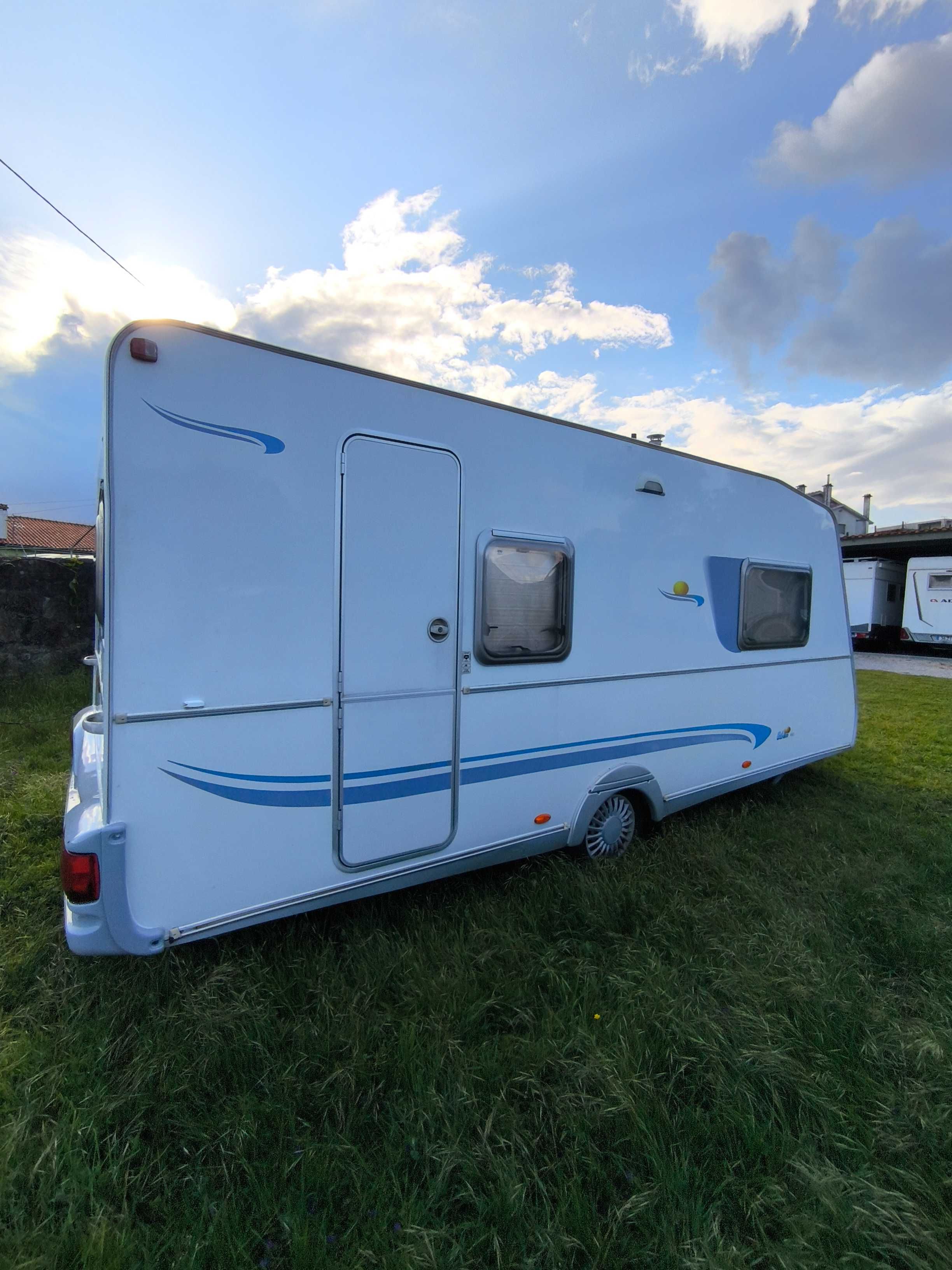 Caravana com documentos portugueses em perfeitas condições.
