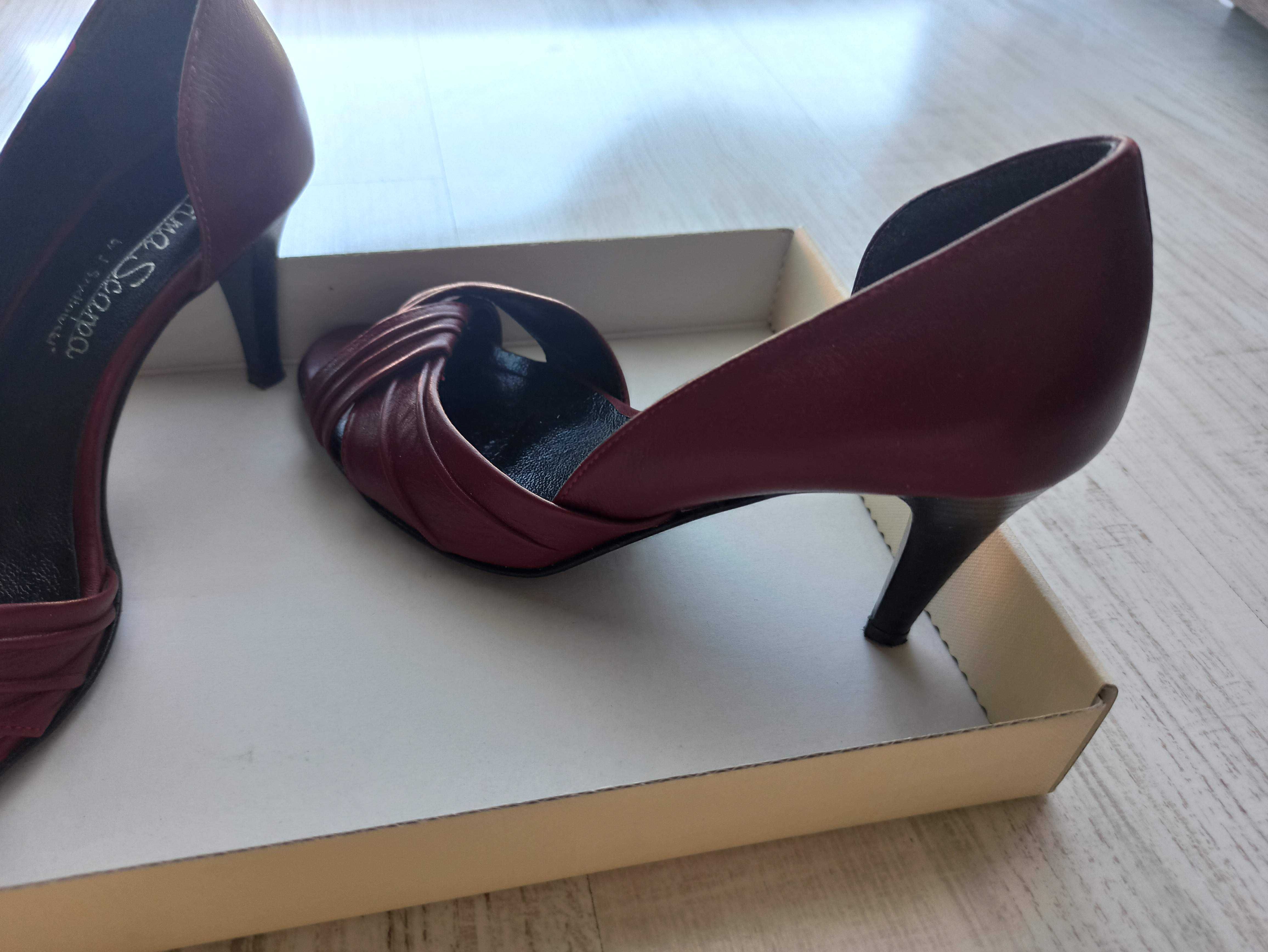 Nowe eleganckie czółenka na obcasie Szydłowski