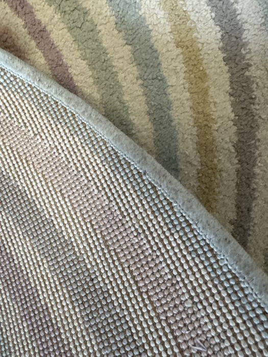 Dywan w pastelowych kolorach