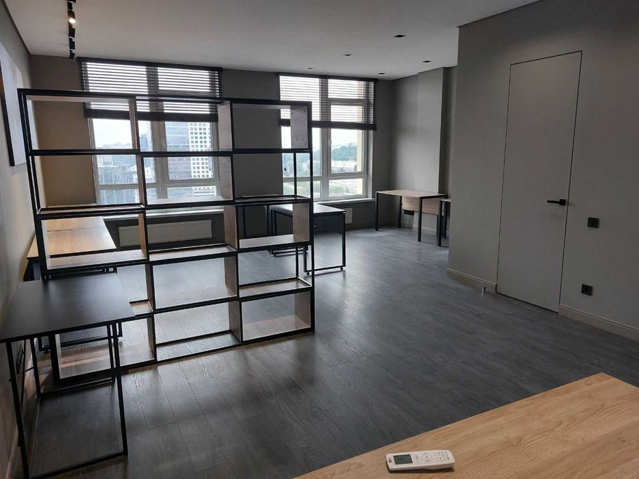 Оренда офісу з меблями м у БЦ Кадорр, вулиця Жилянська 68