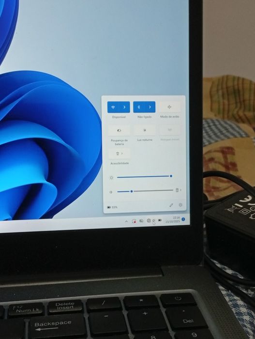 Chuwi Lapbook com Windows 11 e tem carregador