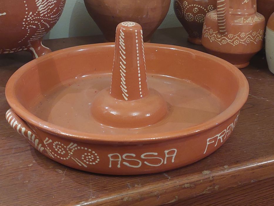 Assadeira de frango em barro