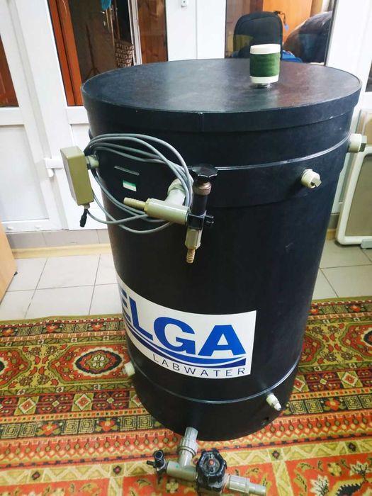 Бак-резервуар ELGA місткістю 200 літрів для зберігання надчистої води.