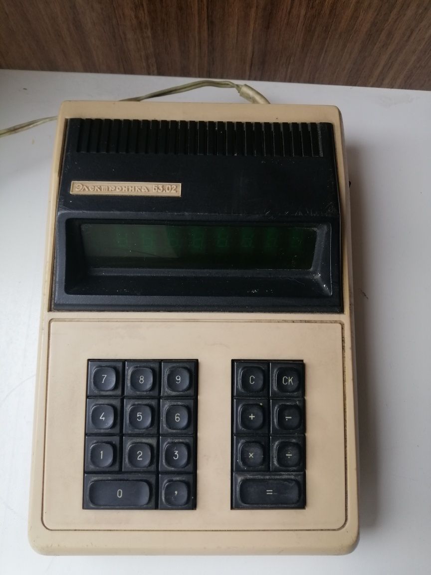 Калькулятор Электроника Б3.02 времен СССР 1976 г.