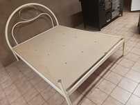 Vendo cama de casal com 183 comprido por 133 largo ,,com estrado ,sem