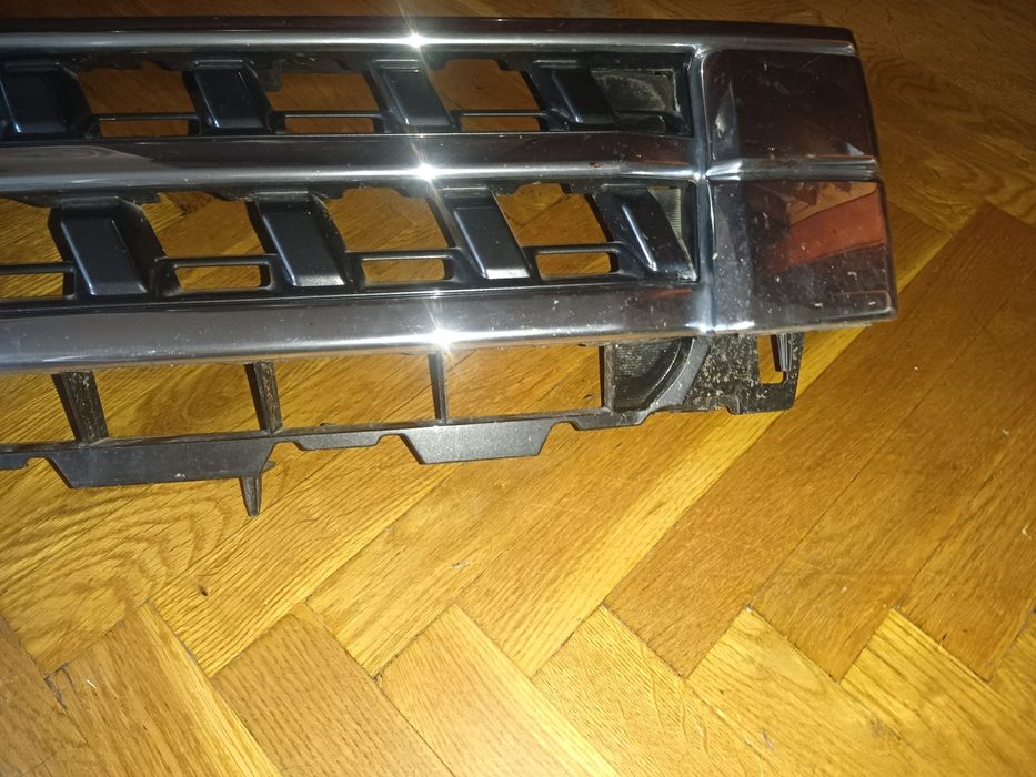 Решітка радіатора Mitsubishi Pajero Wagon IV (модель 2015)
Немає в ная