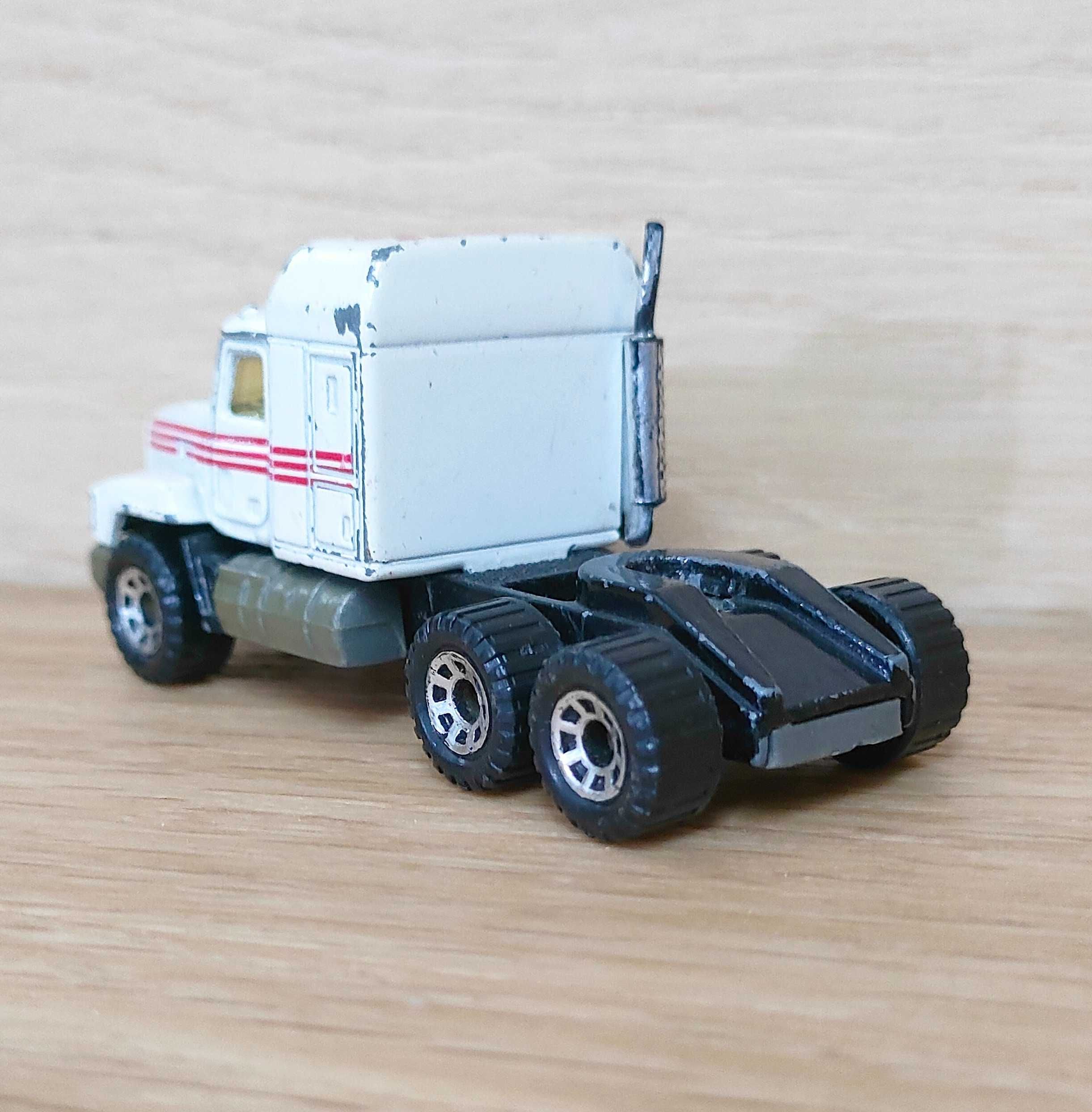 Matchbox MACK CH600.