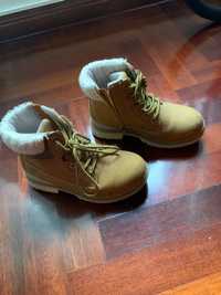 Botas com pelo tam. 32/33