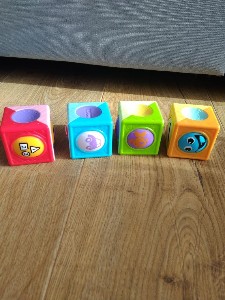 Kostki Fisher Price ,klocki