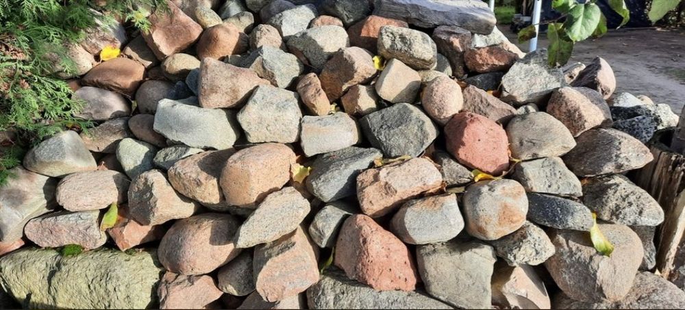 Bruk drogowy kamień ciosany polny do ogrodu skalniak otoczaki