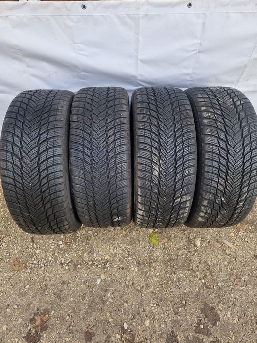 Шини зима 245/45 R 20 Bridgestone  LM 001