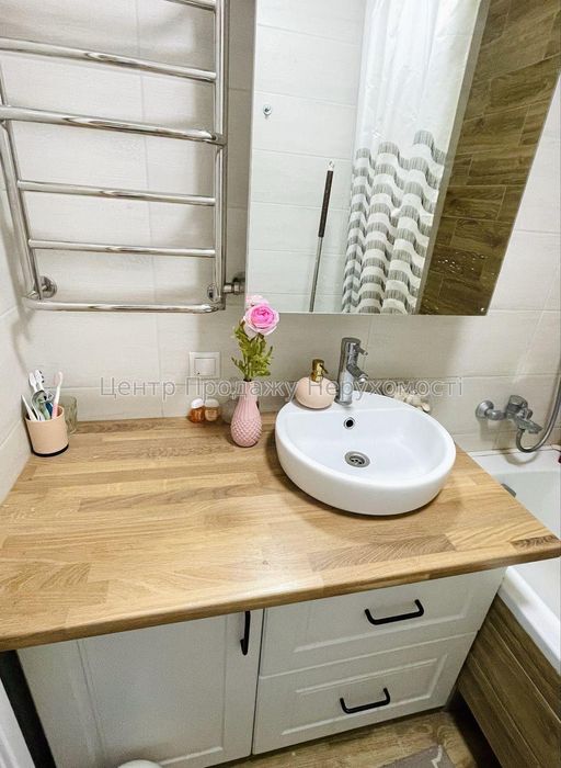 Продам 3к. КПІ (м. Політехнічний інститут) Шевченківський р-н. Центр