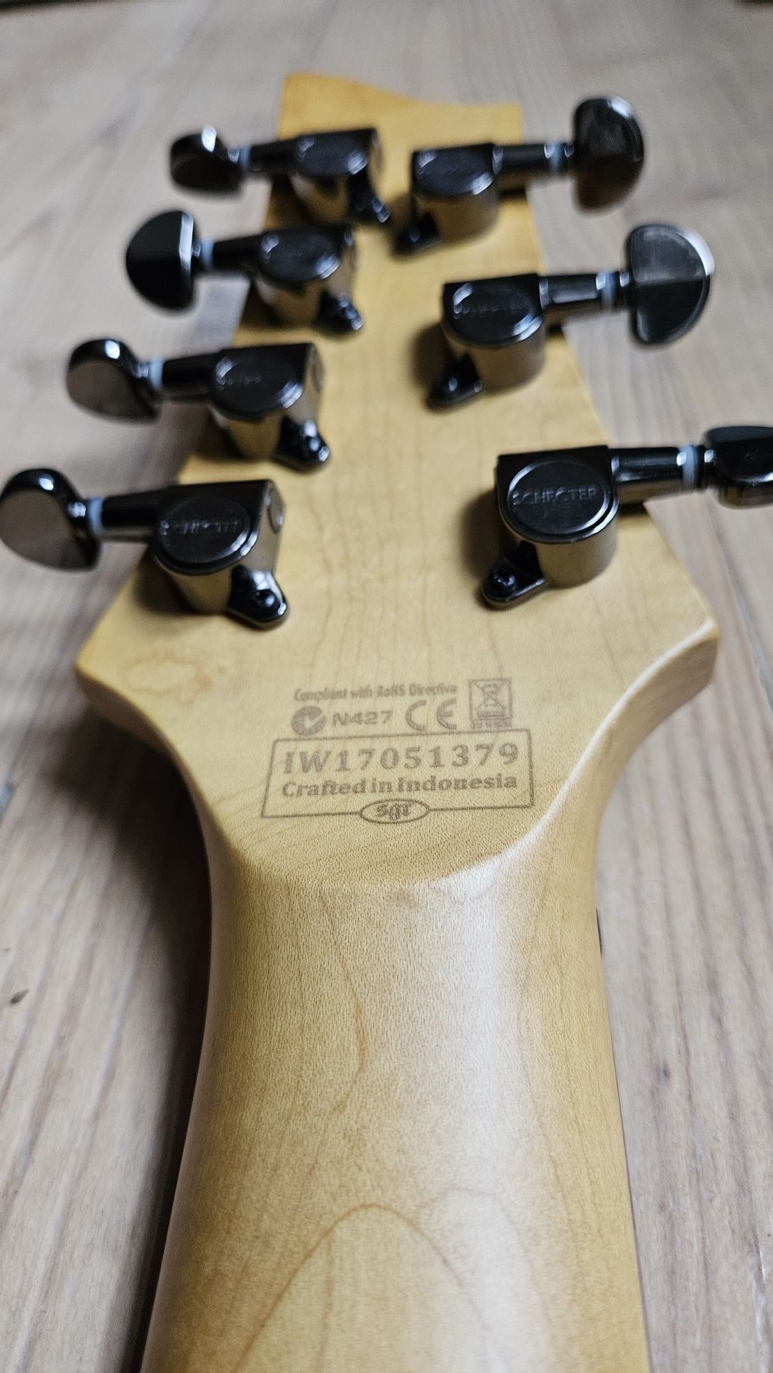 Schecter Demon 7