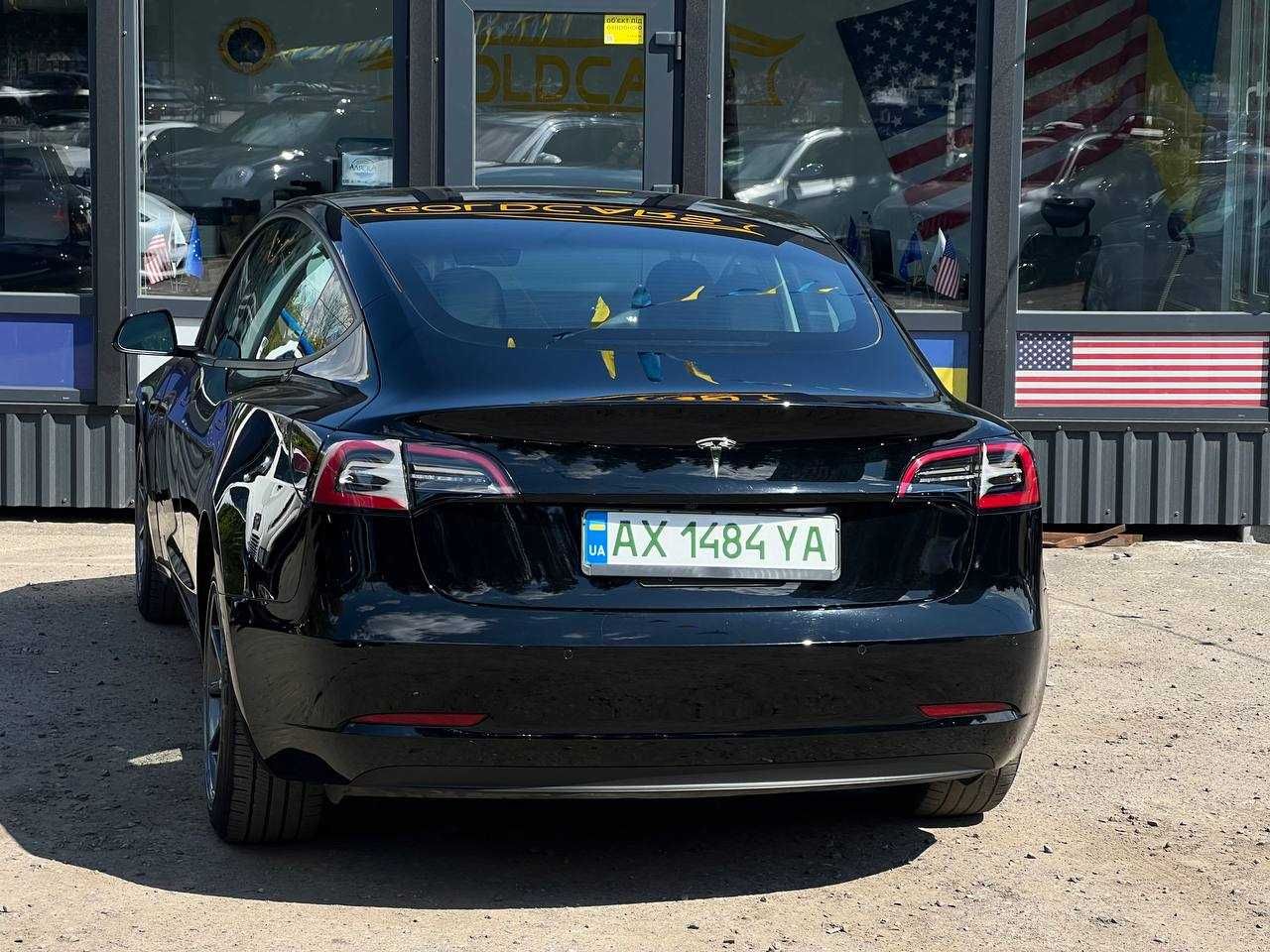 Tesla Model 3 2022 року