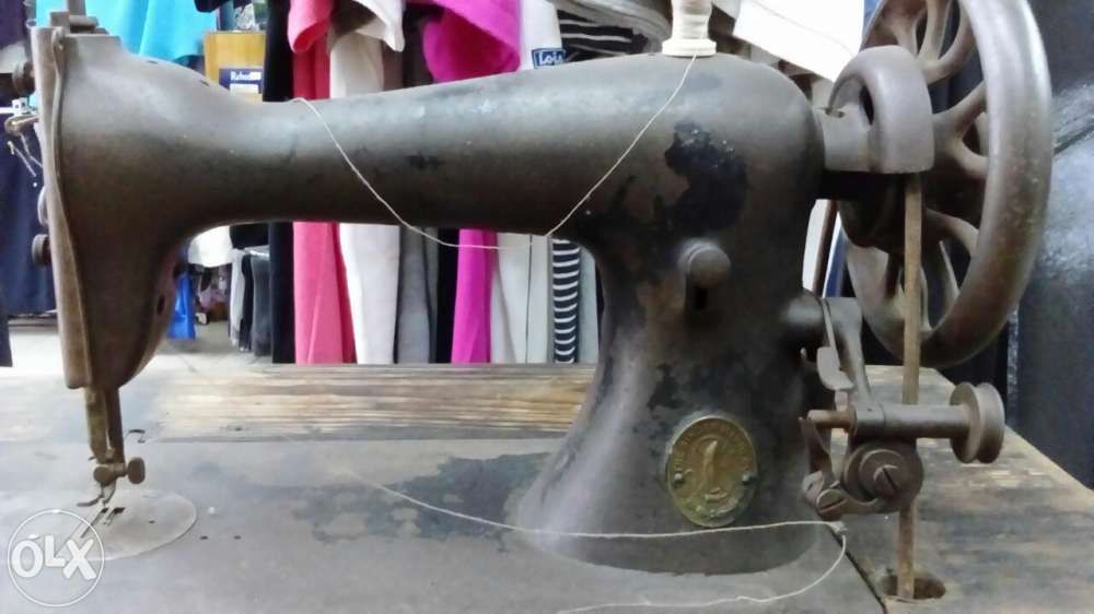 Maquina de costura antiga(singer) mesa em ferro trabalhado