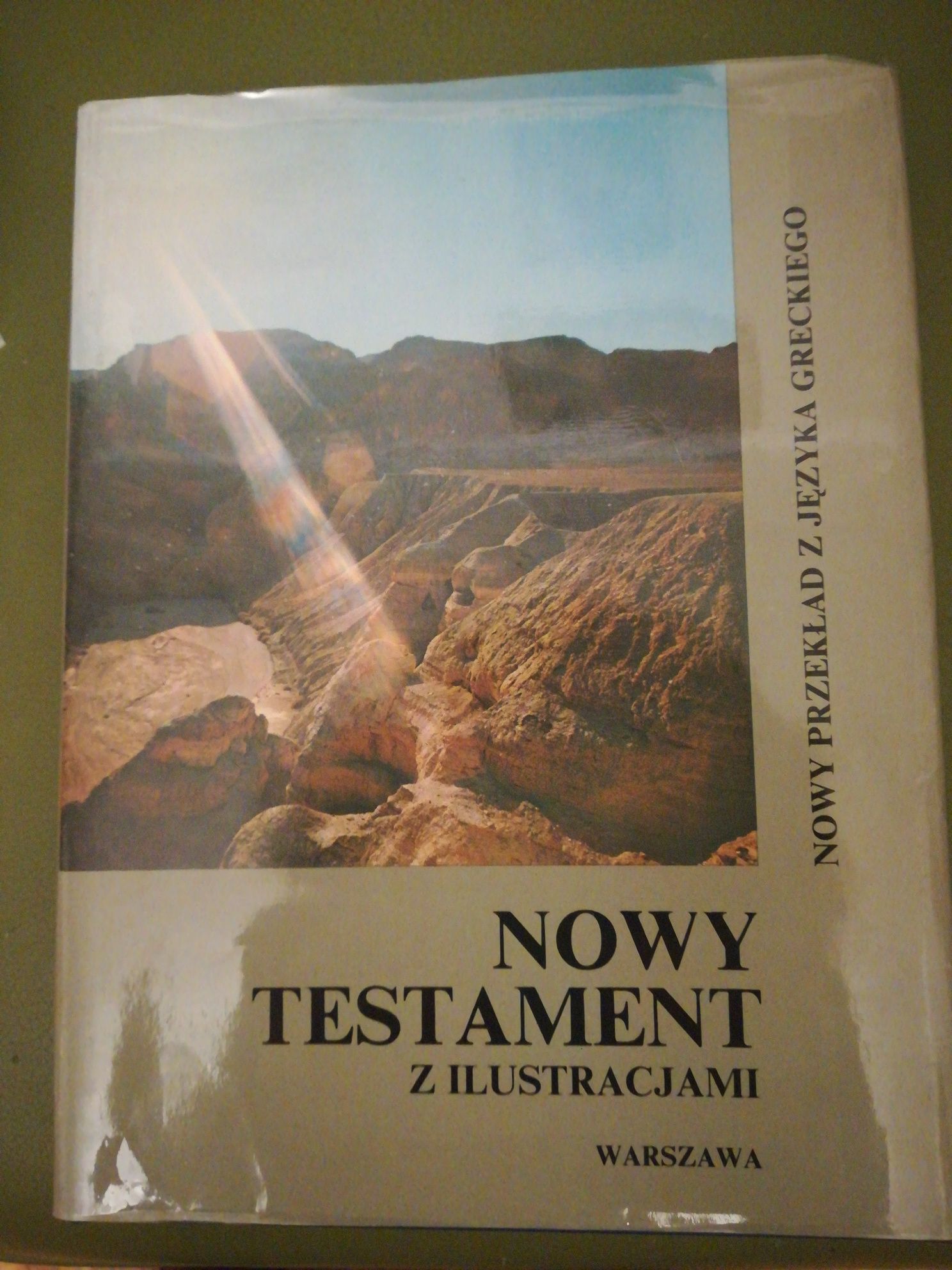 książka "Nowy Testament z ilustracjami"