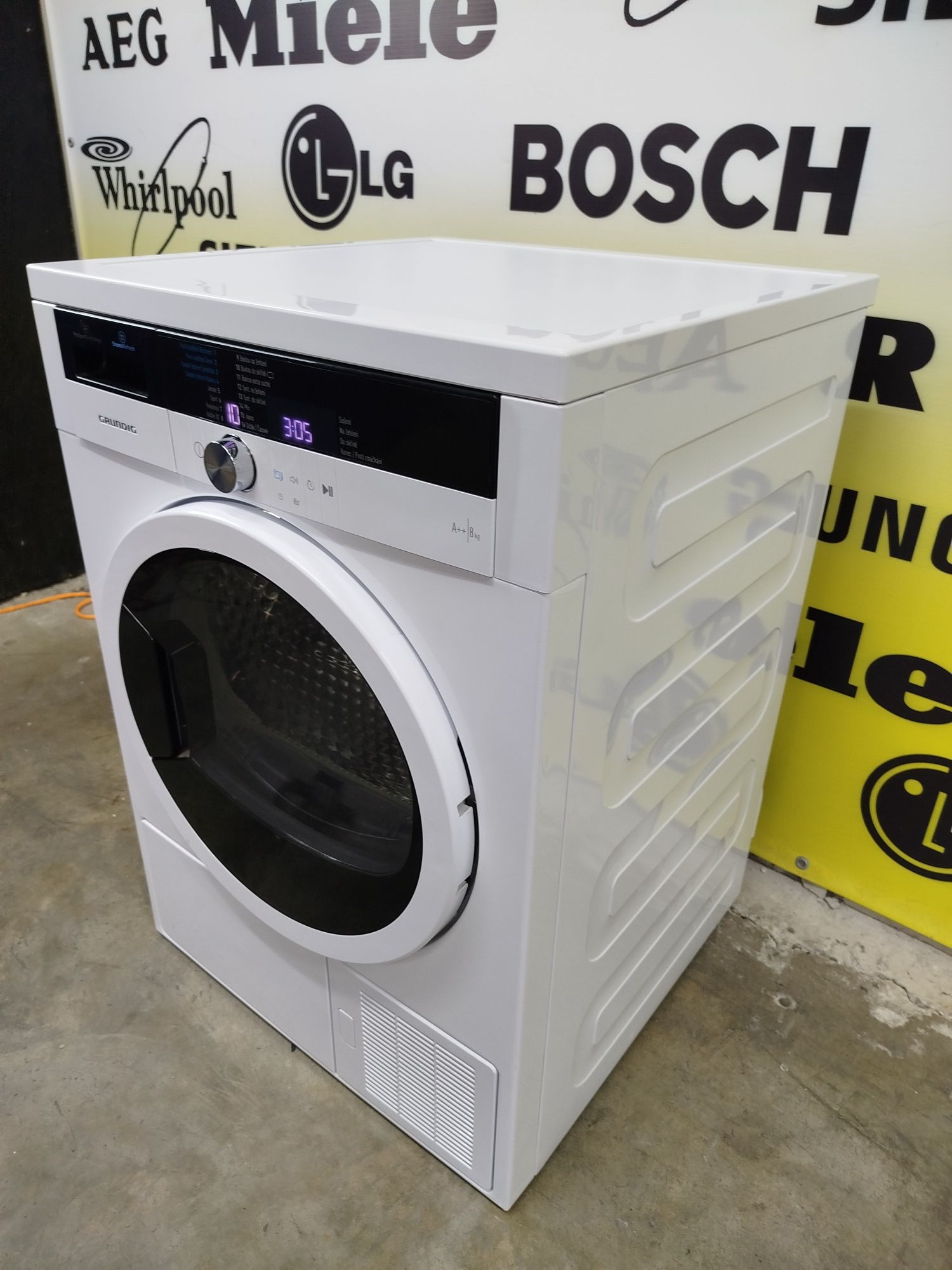 Сушка для одягу фірми Grundig