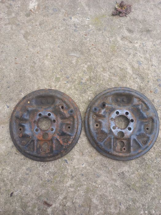 Опорний щит  торм.барабанів/ сайлентблоки / оськи Golf2, jetta, seat ,