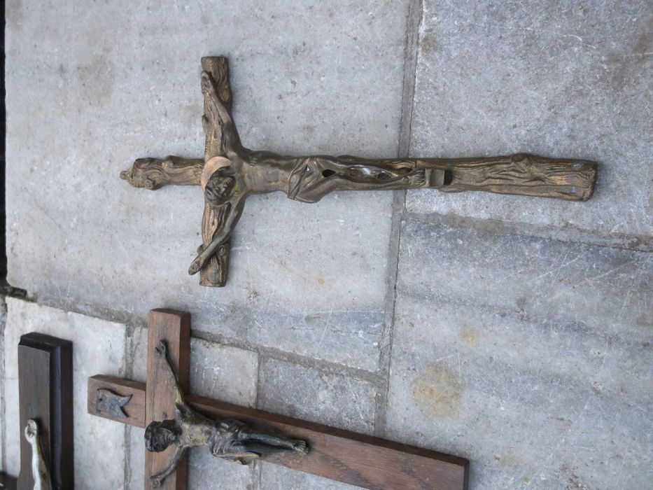 dewocjonalia  krzyże drewniane i mosiężne