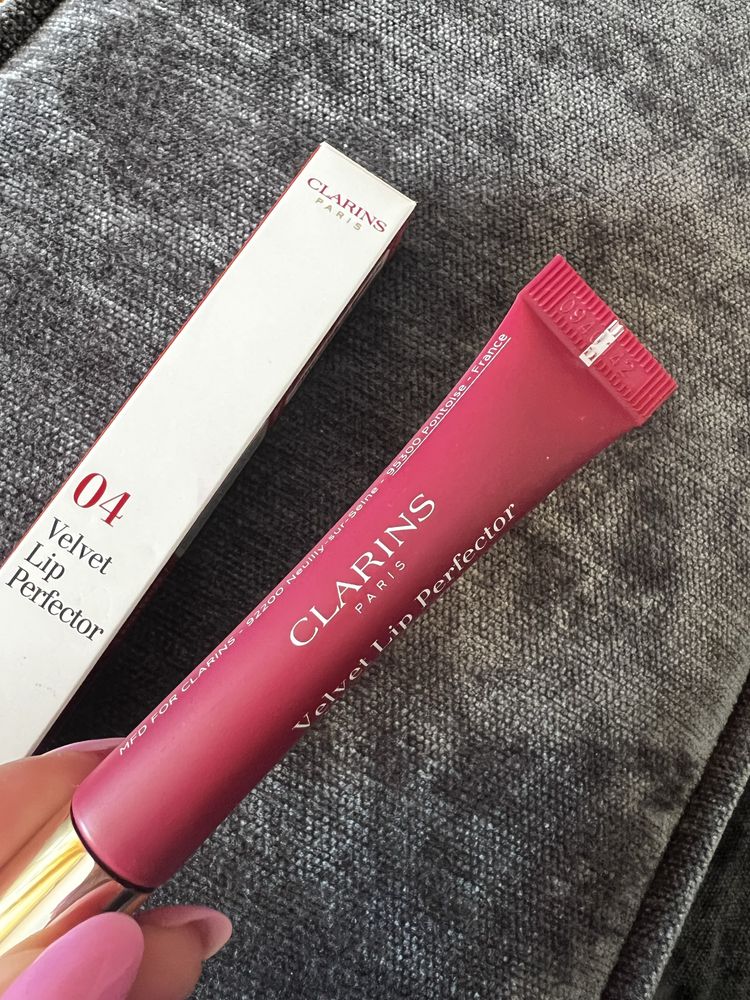 CLARINS Velvet Lip Perfector зволожуючий матовий бальзам