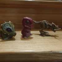 Dinozaur , trzy figurki z tworzywa sztucznego