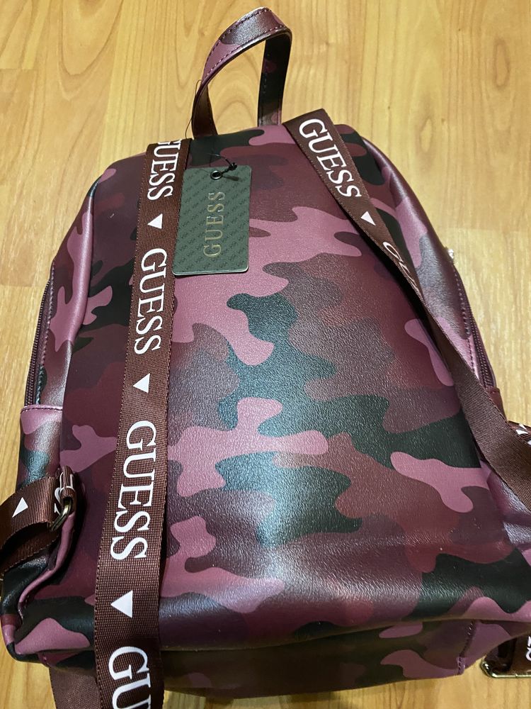 Продам новый рюкзак Guess