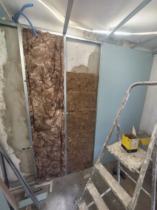 Faço pequeno  trabalho de pladur parte de barar pintura interna lixar