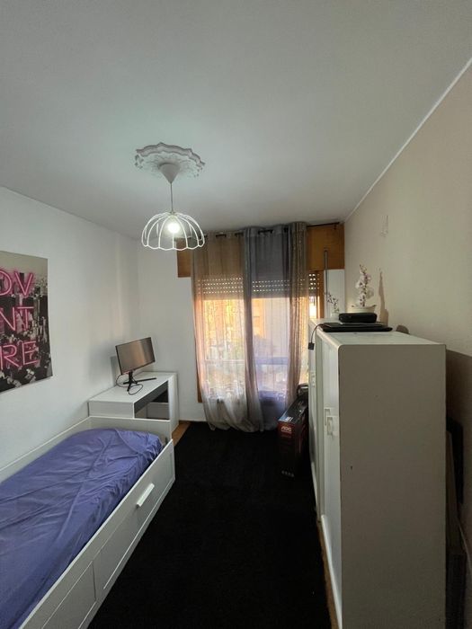 Arrendamento de Quarto para jovem estudante / senhora trabalhadora