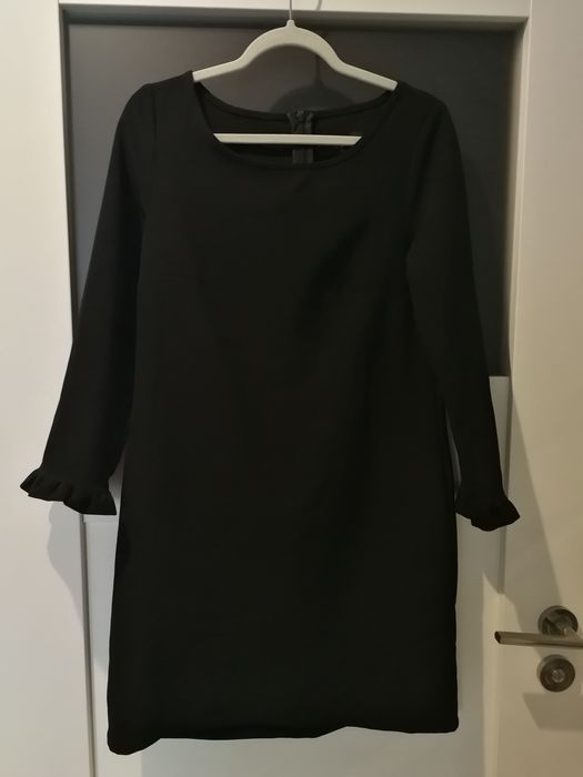 Czarna sukienka Mohito XXS 32 rękaw 3/4 falbanka mini