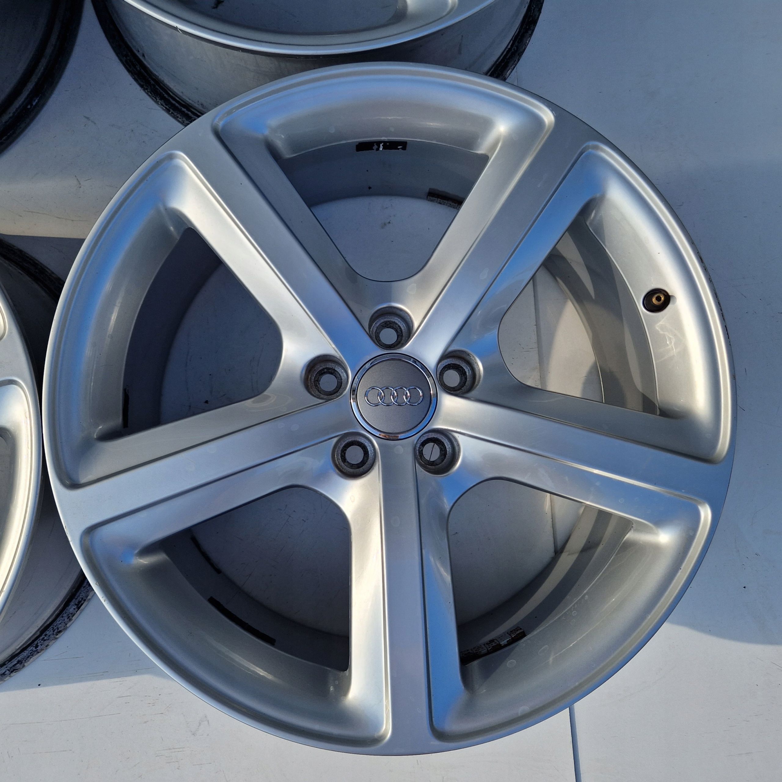 Audi Q5 A5 S5 A4 B8 B9 A6 C6 C7 5x112 19'' IS39